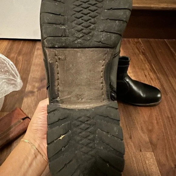 Boots - Picture 4 of 4